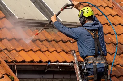 Démoussage et hydrofuge de toiture à Corent